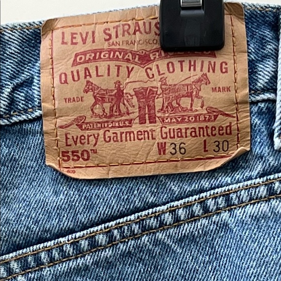 Mens Levi's 550 relaxed fit jean - Picture 3 of 3